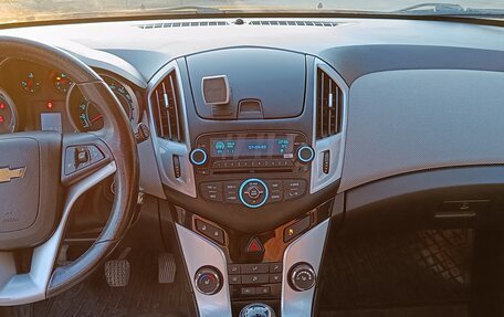 Chevrolet Cruze II, 2013 год, 910 000 рублей, 18 фотография