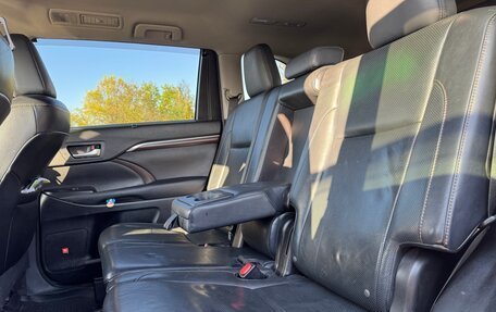 Toyota Highlander III, 2015 год, 3 100 000 рублей, 8 фотография