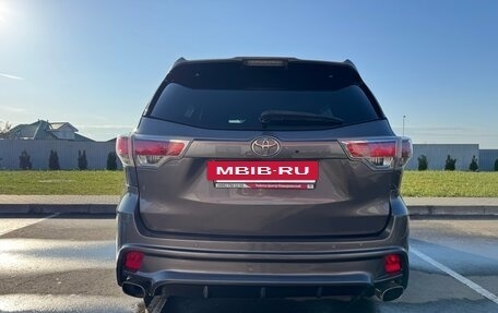 Toyota Highlander III, 2015 год, 3 100 000 рублей, 4 фотография