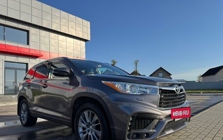 Toyota Highlander III, 2015 год, 3 100 000 рублей, 2 фотография
