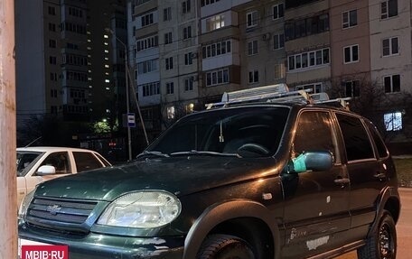 Chevrolet Niva I рестайлинг, 2004 год, 310 000 рублей, 21 фотография