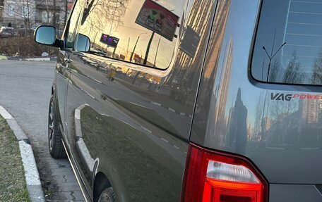Volkswagen Caravelle T6 рестайлинг, 2016 год, 3 140 000 рублей, 8 фотография