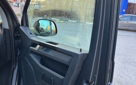 Volkswagen Caravelle T6 рестайлинг, 2016 год, 3 140 000 рублей, 18 фотография
