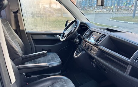 Volkswagen Caravelle T6 рестайлинг, 2016 год, 3 140 000 рублей, 19 фотография
