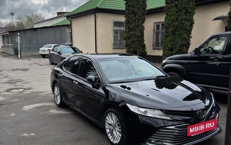 Toyota Camry, 2020 год, 3 000 000 рублей, 2 фотография