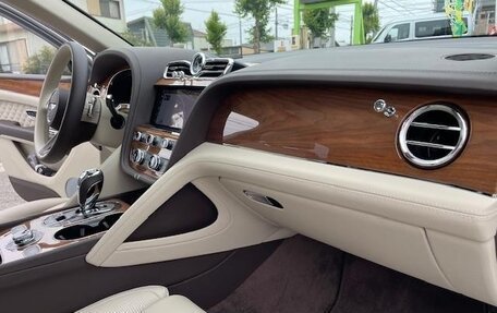 Bentley Bentayga I, 2022 год, 19 865 000 рублей, 14 фотография