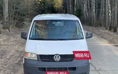 Volkswagen Transporter T5 рестайлинг, 2003 год, 845 000 рублей, 2 фотография
