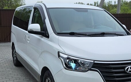 Hyundai H-1 II рестайлинг, 2018 год, 2 350 000 рублей, 5 фотография