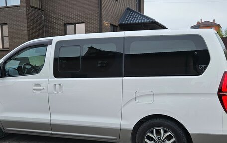 Hyundai H-1 II рестайлинг, 2018 год, 2 350 000 рублей, 8 фотография