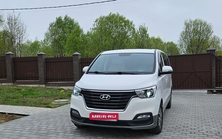 Hyundai H-1 II рестайлинг, 2018 год, 2 350 000 рублей, 4 фотография