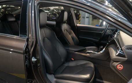 Toyota Camry, 2019 год, 3 195 000 рублей, 8 фотография