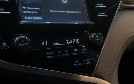 Toyota Camry, 2019 год, 3 195 000 рублей, 12 фотография