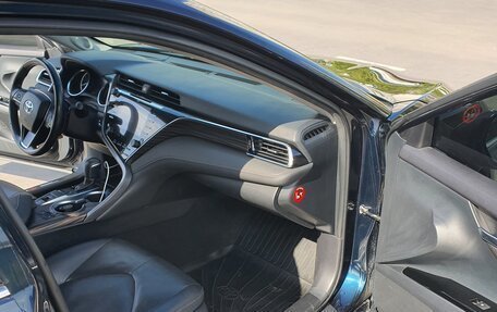 Toyota Camry, 2018 год, 3 250 000 рублей, 6 фотография