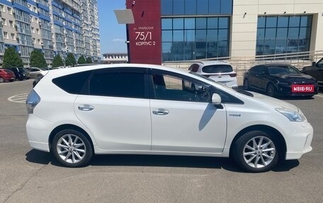 Toyota Prius Alpha I (ZVW40/41), 2011 год, 1 150 000 рублей, 2 фотография