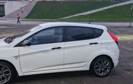 Hyundai Solaris II рестайлинг, 2015 год, 1 100 000 рублей, 4 фотография