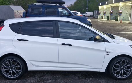 Hyundai Solaris II рестайлинг, 2015 год, 1 100 000 рублей, 3 фотография