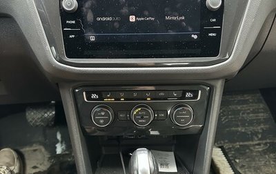 Volkswagen Tiguan II, 2018 год, 2 800 000 рублей, 1 фотография