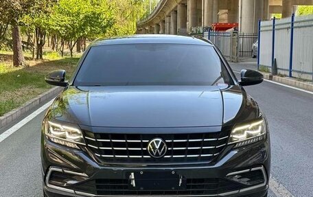 Volkswagen Passat B8 рестайлинг, 2021 год, 2 015 000 рублей, 2 фотография