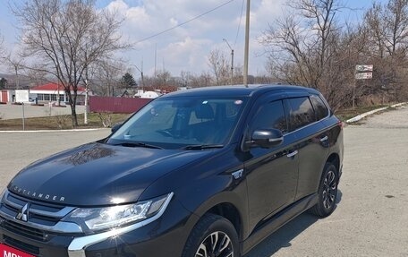 Mitsubishi Outlander III рестайлинг 3, 2016 год, 1 950 000 рублей, 2 фотография