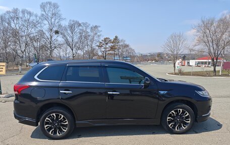 Mitsubishi Outlander III рестайлинг 3, 2016 год, 1 950 000 рублей, 4 фотография