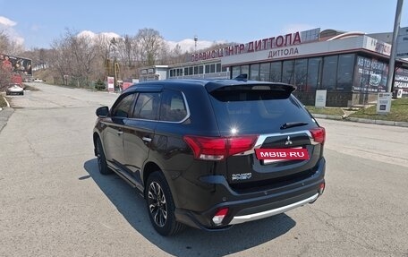 Mitsubishi Outlander III рестайлинг 3, 2016 год, 1 950 000 рублей, 6 фотография