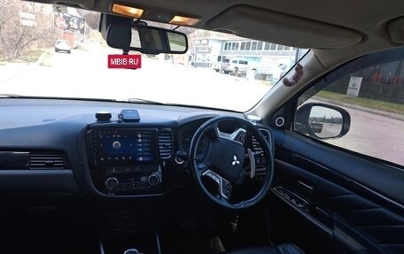 Mitsubishi Outlander III рестайлинг 3, 2016 год, 1 950 000 рублей, 24 фотография