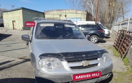 Chevrolet Niva I рестайлинг, 2012 год, 595 000 рублей, 2 фотография