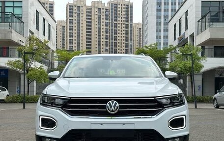 Volkswagen T-Roc I, 2021 год, 1 297 001 рублей, 2 фотография