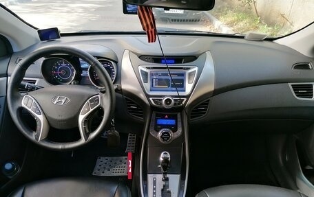 Hyundai Elantra V, 2012 год, 950 000 рублей, 3 фотография