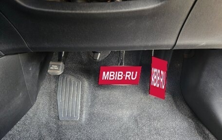 Toyota Prius, 2013 год, 1 195 000 рублей, 17 фотография
