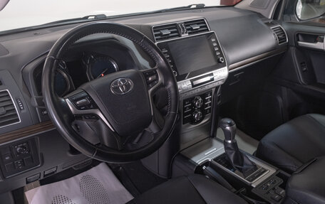 Toyota Land Cruiser Prado 150 рестайлинг 2, 2020 год, 8 199 000 рублей, 8 фотография