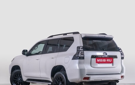 Toyota Land Cruiser Prado 150 рестайлинг 2, 2020 год, 8 199 000 рублей, 6 фотография