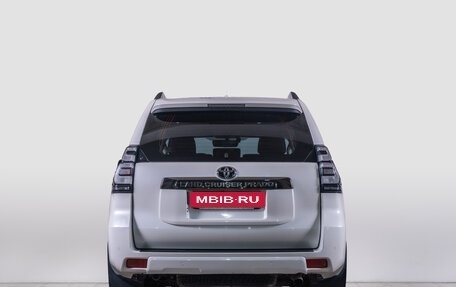 Toyota Land Cruiser Prado 150 рестайлинг 2, 2020 год, 8 199 000 рублей, 5 фотография