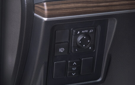 Toyota Land Cruiser Prado 150 рестайлинг 2, 2020 год, 8 199 000 рублей, 15 фотография
