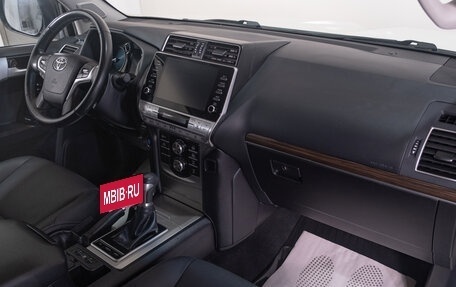 Toyota Land Cruiser Prado 150 рестайлинг 2, 2020 год, 8 199 000 рублей, 17 фотография