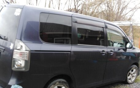 Toyota Voxy II, 2008 год, 1 100 000 рублей, 1 фотография