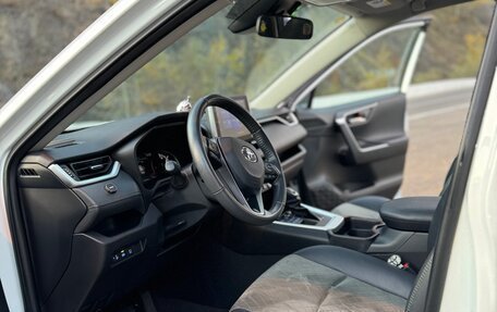 Toyota RAV4, 2022 год, 3 300 000 рублей, 8 фотография
