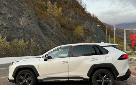 Toyota RAV4, 2022 год, 3 300 000 рублей, 6 фотография