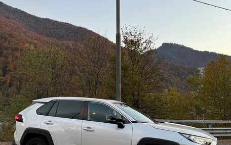 Toyota RAV4, 2022 год, 3 300 000 рублей, 2 фотография
