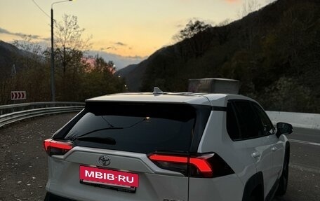 Toyota RAV4, 2022 год, 3 300 000 рублей, 4 фотография