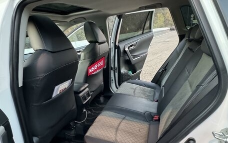 Toyota RAV4, 2022 год, 3 300 000 рублей, 10 фотография