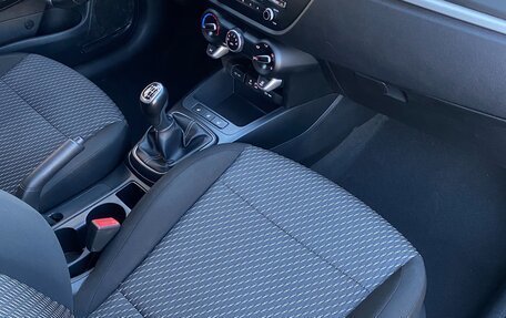 KIA Rio IV, 2018 год, 1 301 000 рублей, 8 фотография