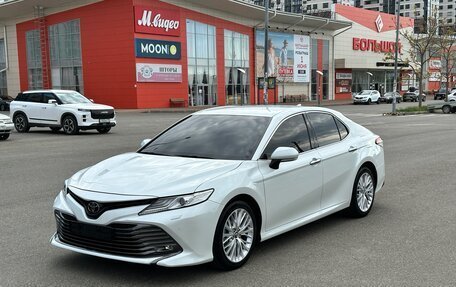 Toyota Camry, 2018 год, 3 350 000 рублей, 2 фотография