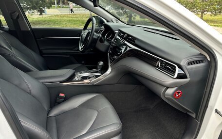 Toyota Camry, 2018 год, 3 350 000 рублей, 9 фотография