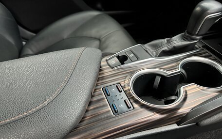 Toyota Camry, 2018 год, 3 350 000 рублей, 13 фотография