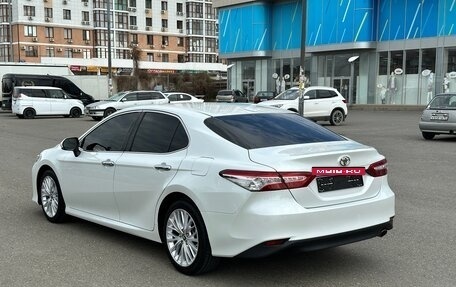 Toyota Camry, 2018 год, 3 350 000 рублей, 4 фотография