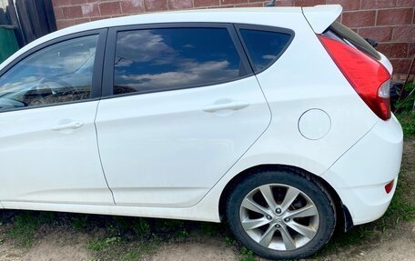 Hyundai Solaris II рестайлинг, 2011 год, 650 000 рублей, 2 фотография