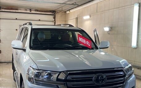 Toyota Land Cruiser 200, 2019 год, 8 600 000 рублей, 2 фотография