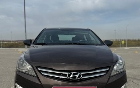 Hyundai Solaris II рестайлинг, 2015 год, 1 050 000 рублей, 1 фотография