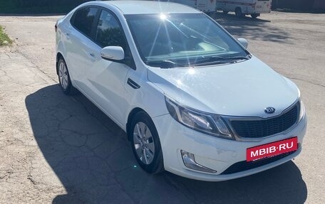 KIA Rio III рестайлинг, 2013 год, 975 000 рублей, 2 фотография